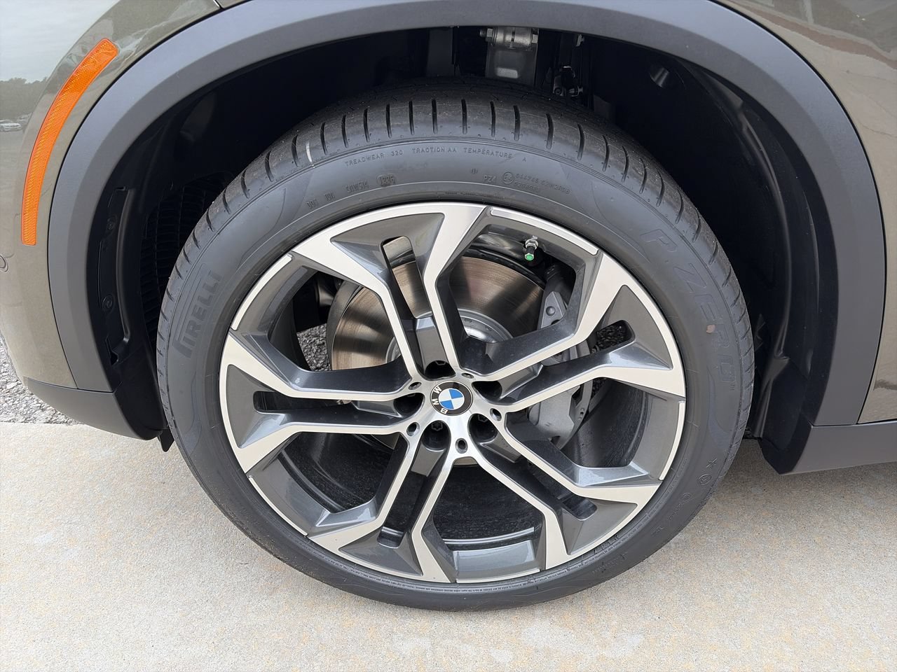 New 2026 Manhattan Green Metallic BMW xDrive40i image 13