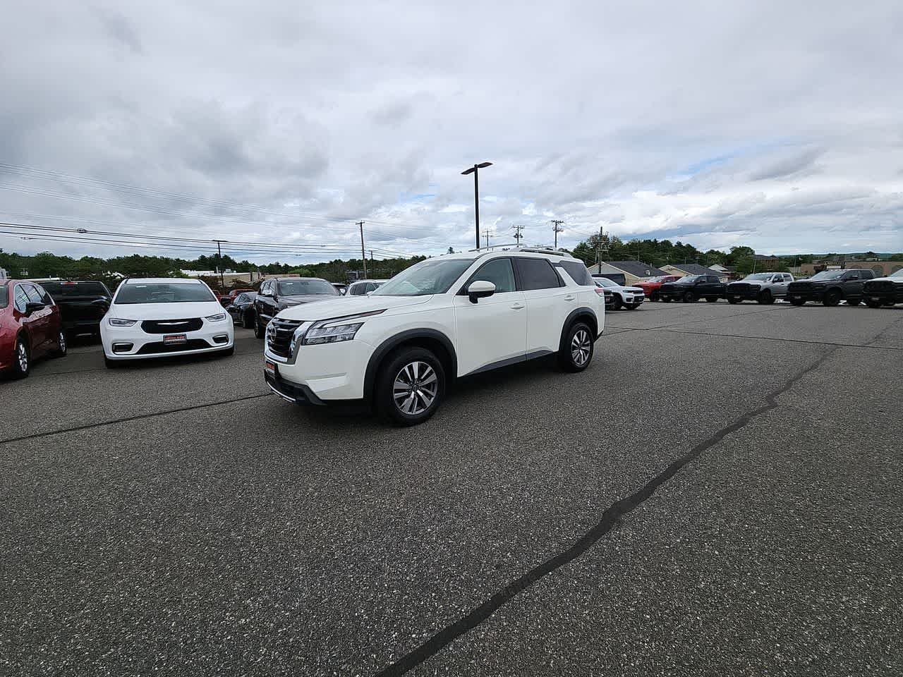 Used 2023 Pearl White Tricoat Nissan SL image 4