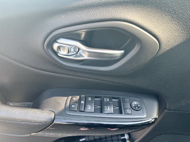 Used 2020 Black Jeep Latitude Plus image 16