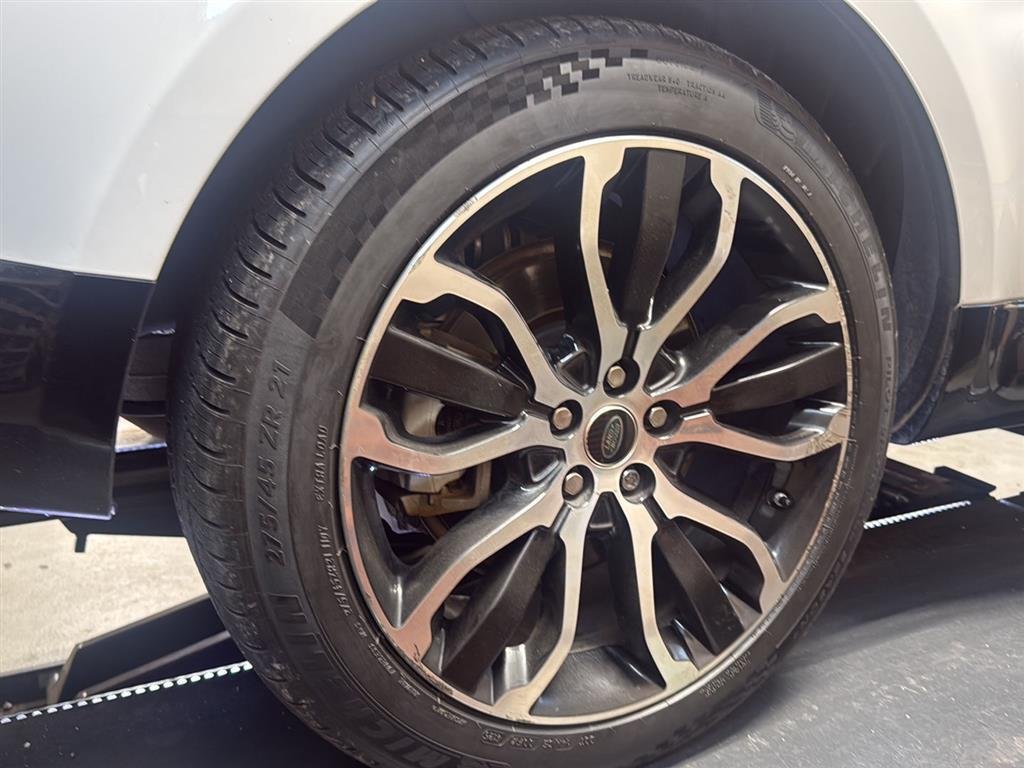 Used 2019 Fuji White Land Rover HSE image 8