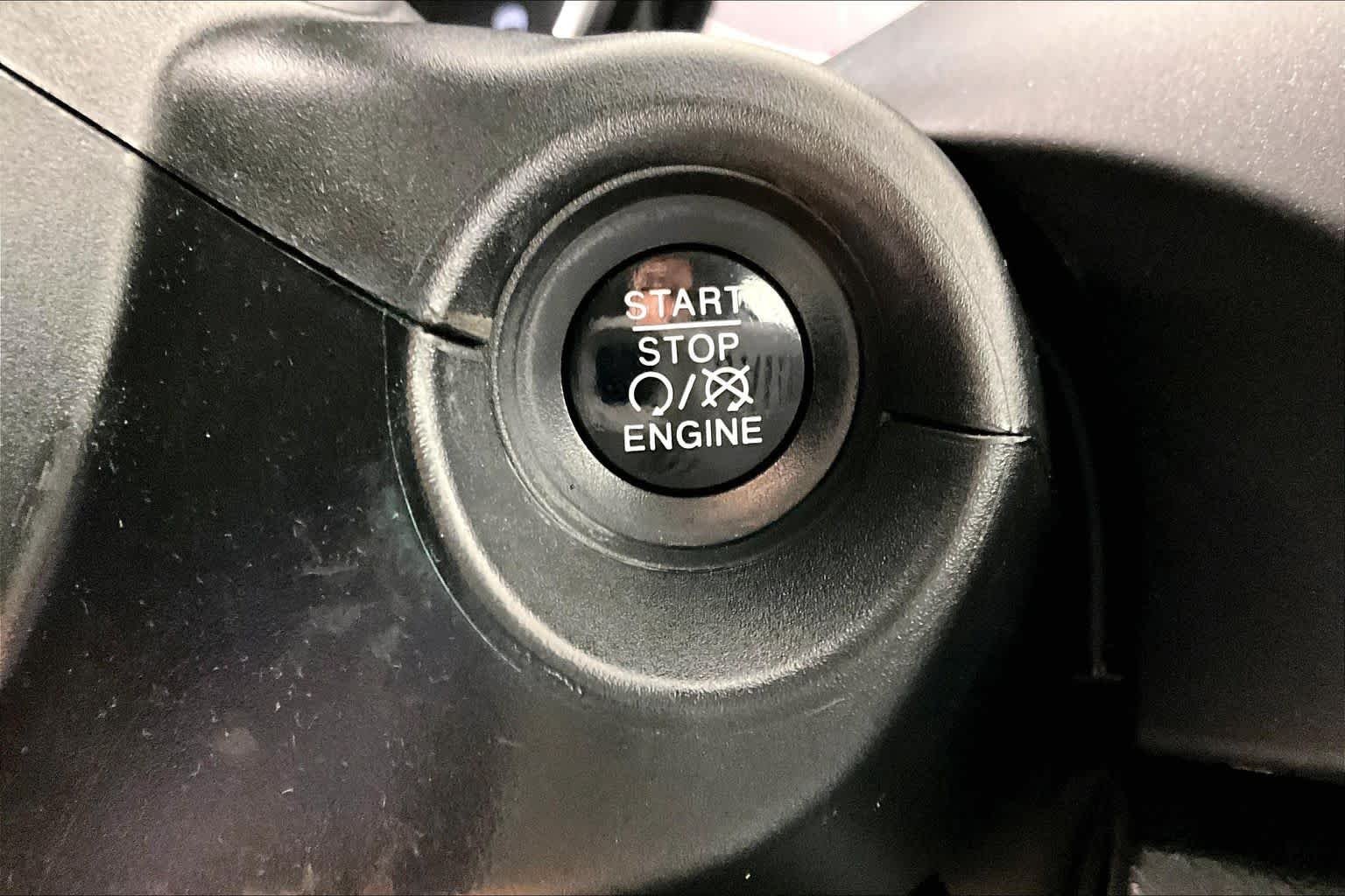 Used 2018 Blue Sky Metallic FIAT Urbana Edition image 31