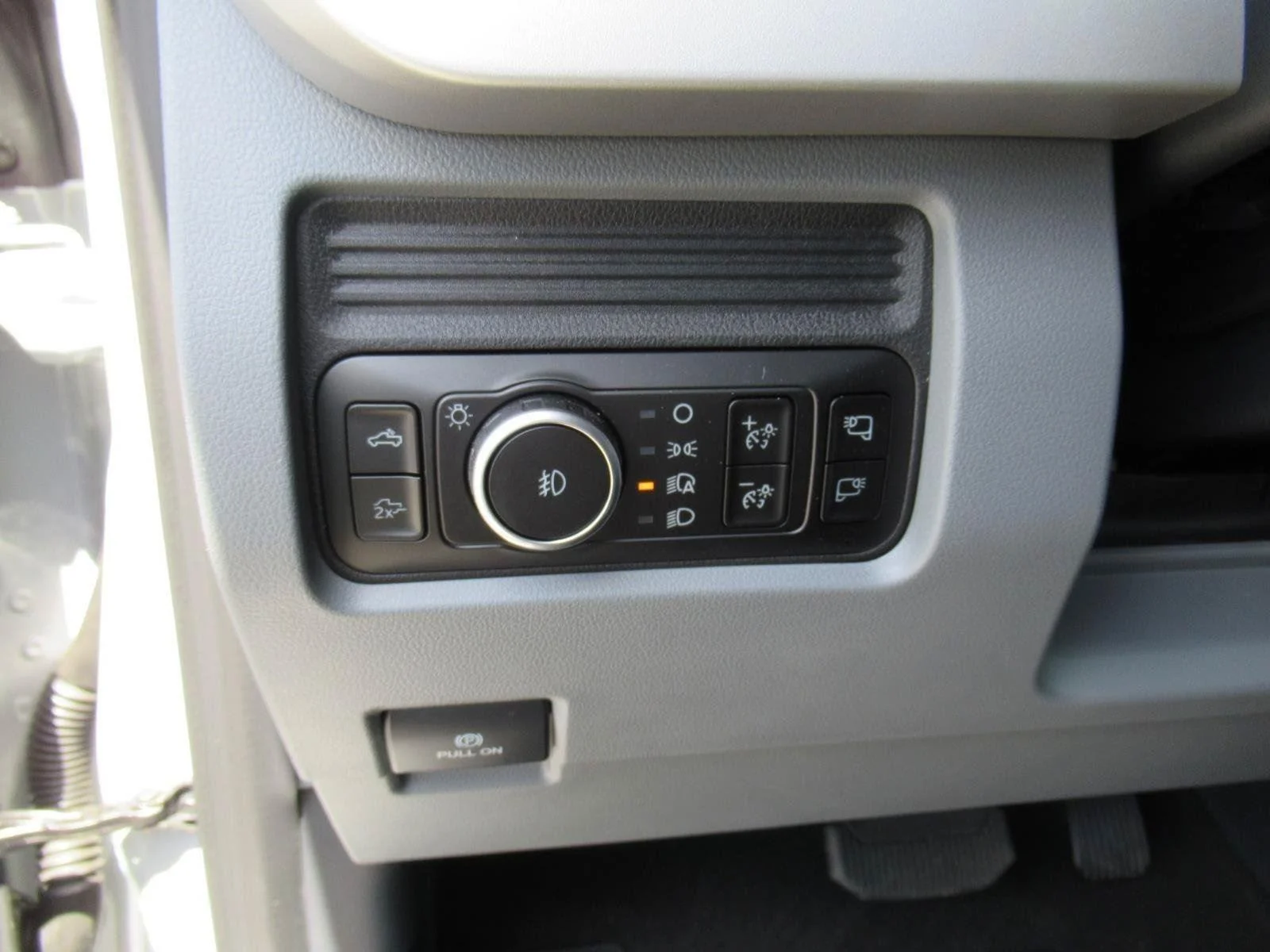 New 2026 Avalanche Ford F-250® XLT image 28
