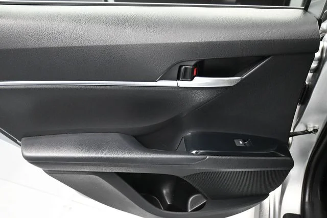 Used 2019 Silver Toyota LE image 9