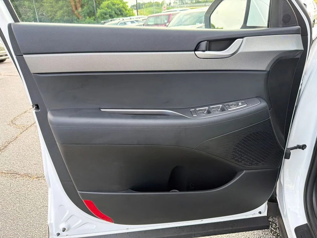 Used 2025 White Hyundai XRT image 10