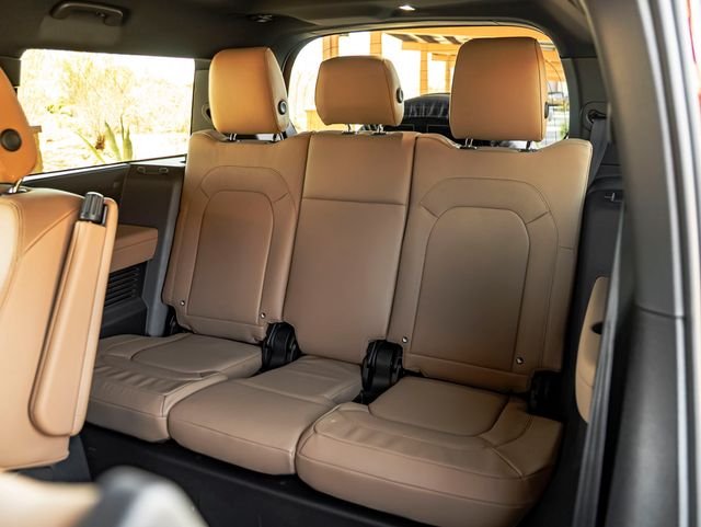 New 2026 Sedona Red Land Rover S image 23