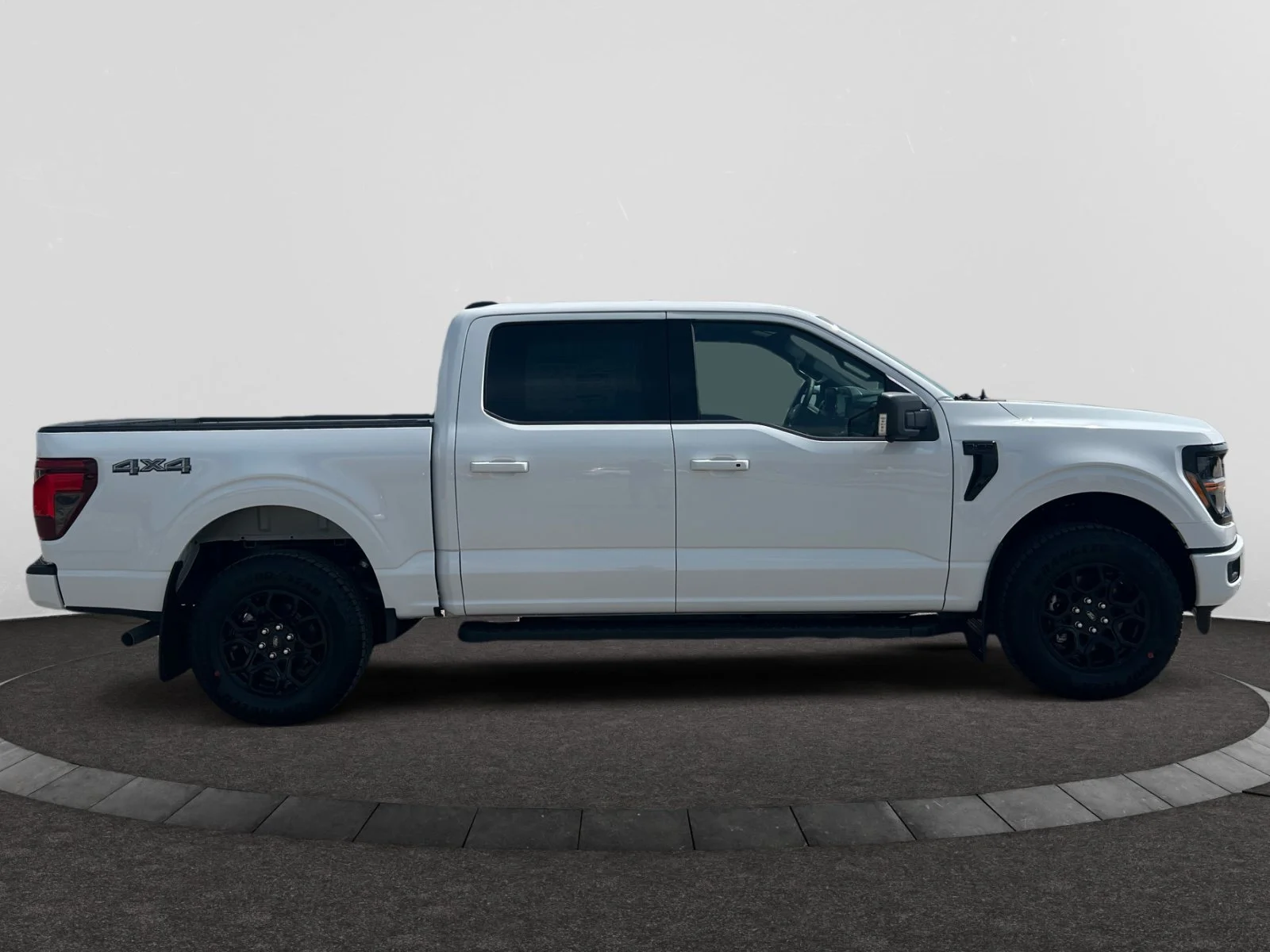 New 2026 Oxford White Ford XLT image 6
