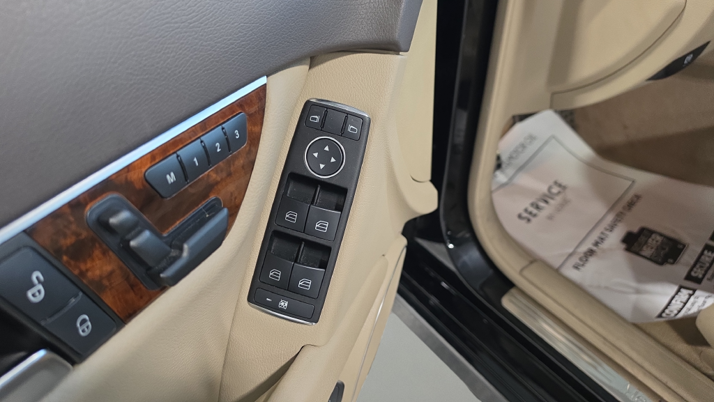 Used 2012  Mercedes-Benz C 300 image 12