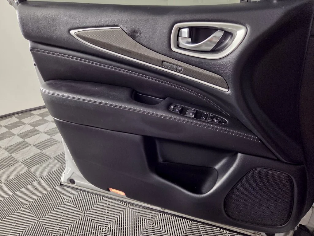 Used 2019 Liquid Platinum INFINITI LUXE image 19