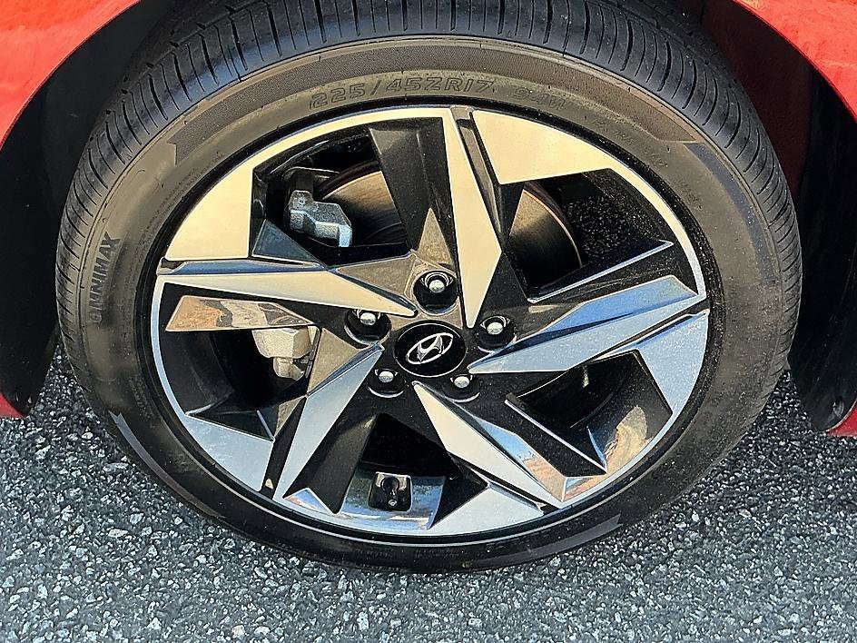 Used 2023 Ultimate Red Hyundai SEL image 7