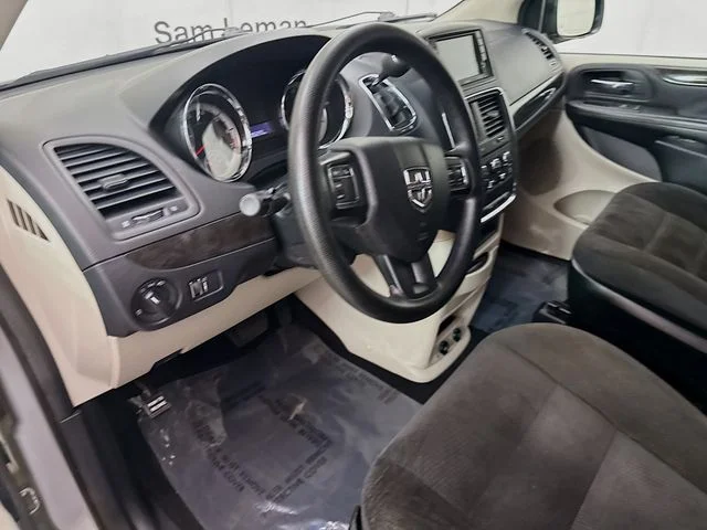 Used 2018 Billet Silver Metallic Clearcoat Dodge SE image 9