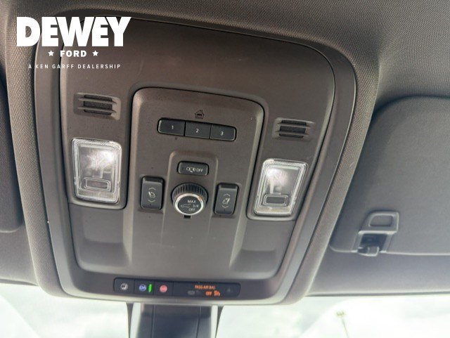 Certified Used 2022 Iridescent Pearl Tricoat Chevrolet Z71 image 17