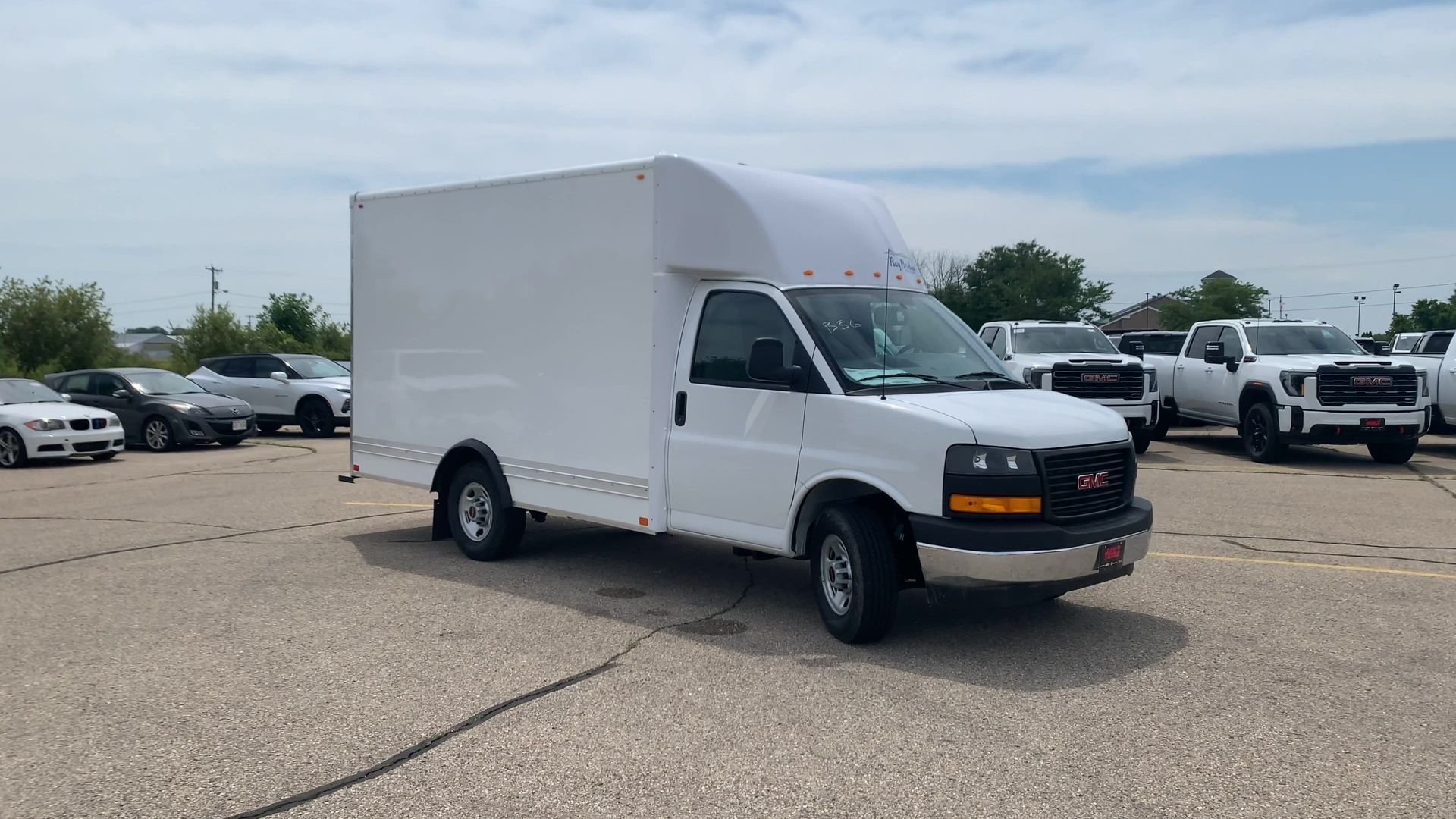 New 2025 Summit White GMC 1WT image 26