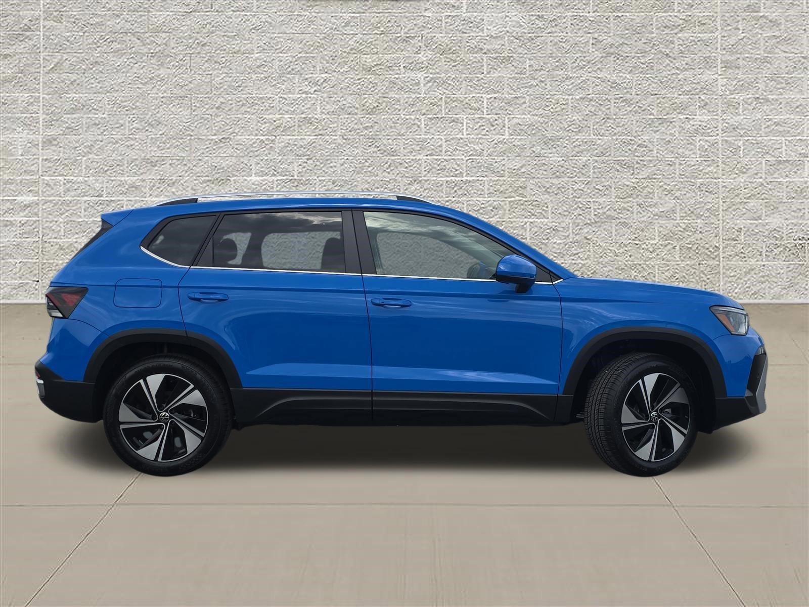 New 2026 Cornflower Blue Volkswagen SE image 8