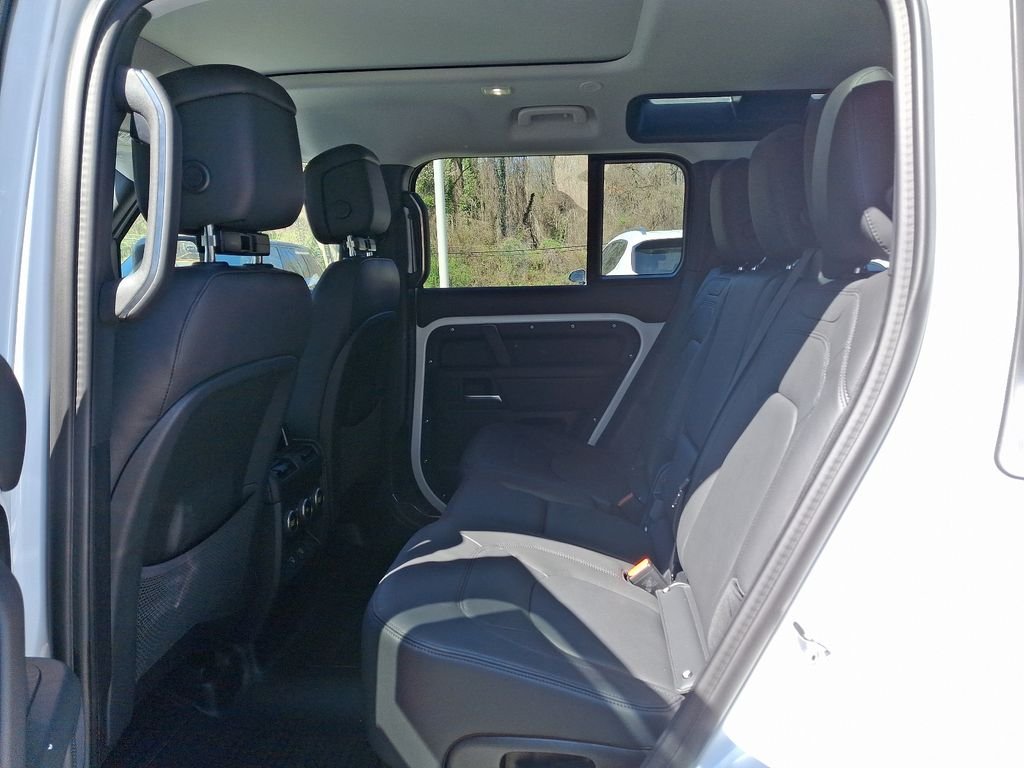 2025 Land Rover Defender S - Photo 9