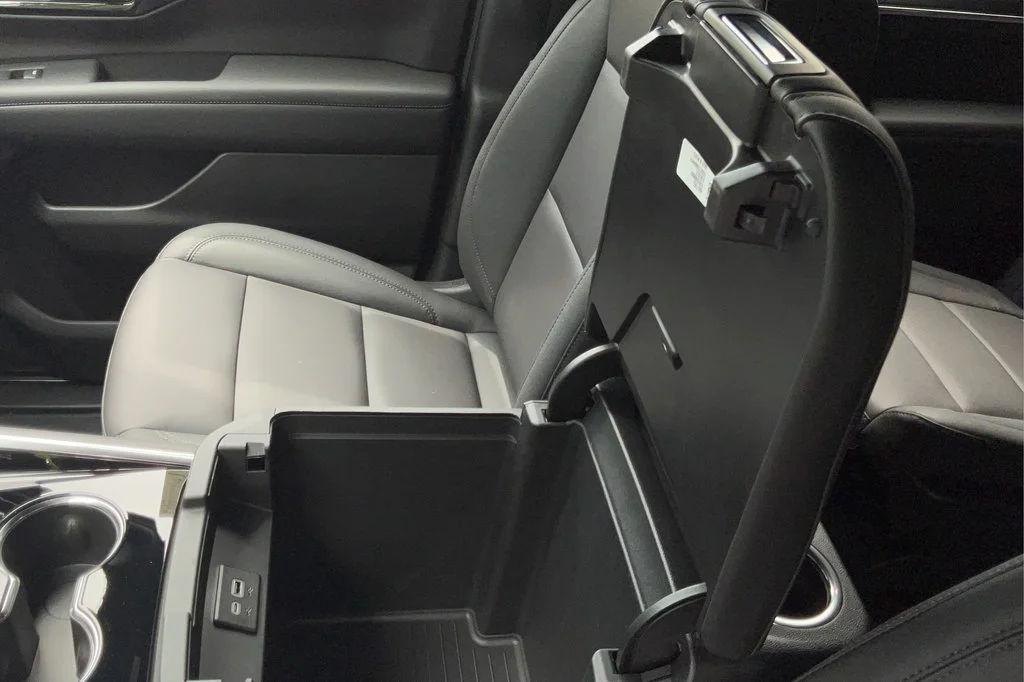 2026 Chevrolet Suburban Z71 - Photo 27