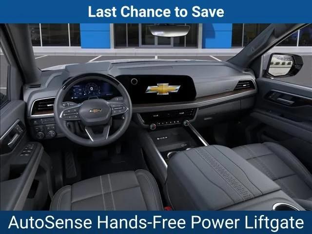 New 2025 Iridescent Pearl Tricoat Chevrolet High Country image 17