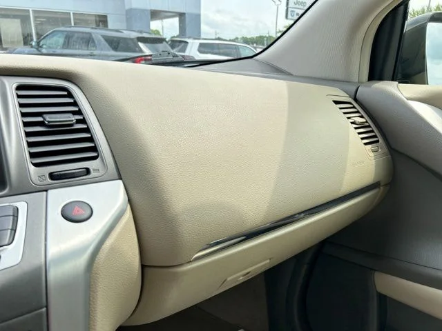 Used 2012 White Nissan SL image 40