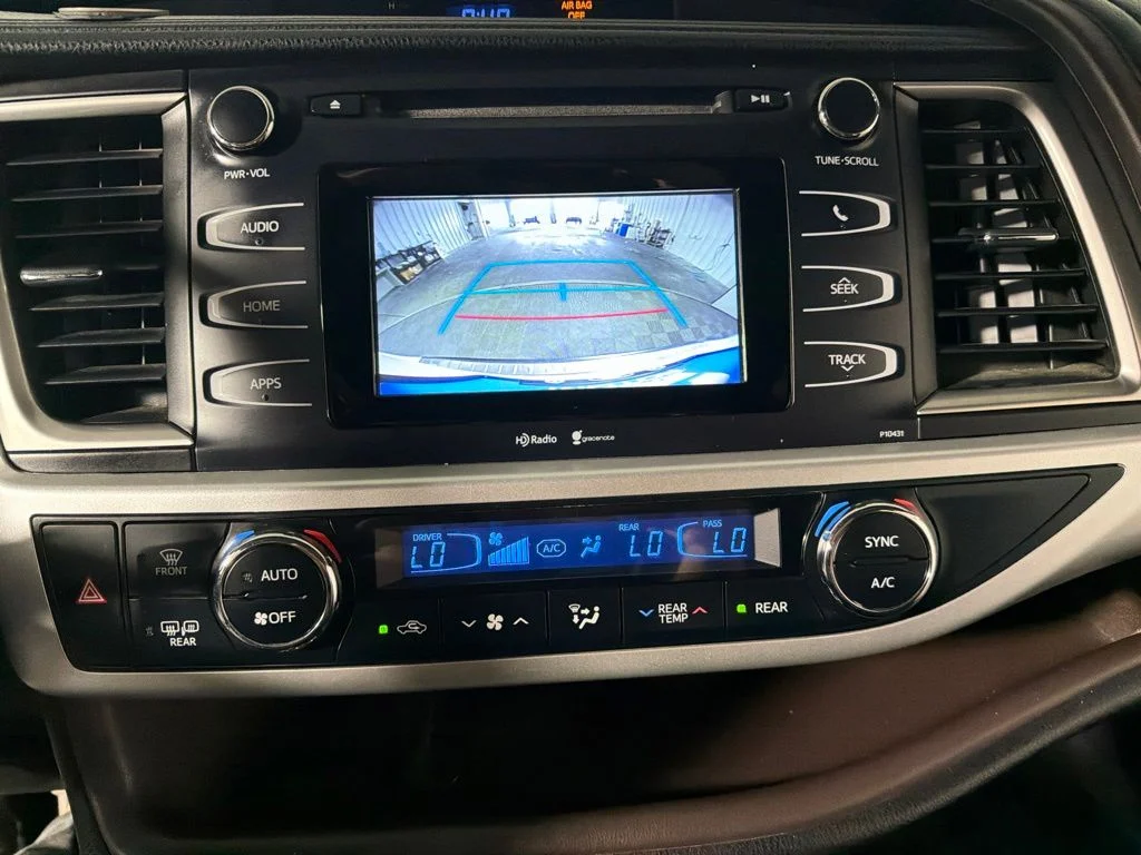 Used 2015 White Toyota LE Plus V6 image 17