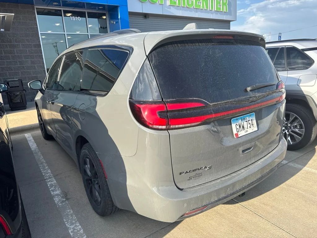 Used 2021 White Chrysler Touring L image 4