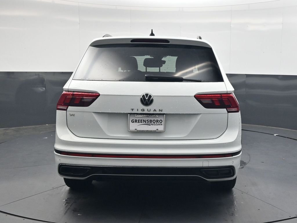 Used 2022  Volkswagen 2.0T SE R-Line Black image 5