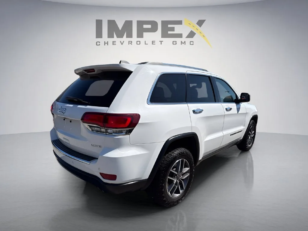 Used 2022  Jeep Limited image 5