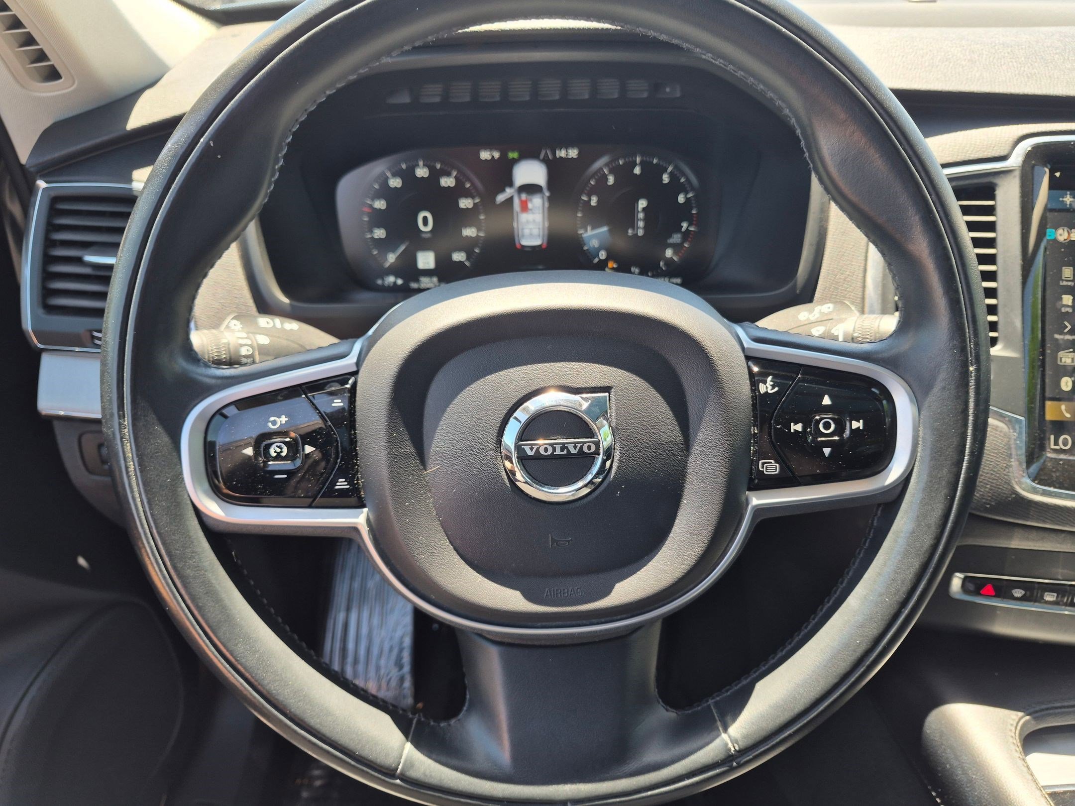 Used 2021 Denim Blue Metallic Volvo Momentum image 17