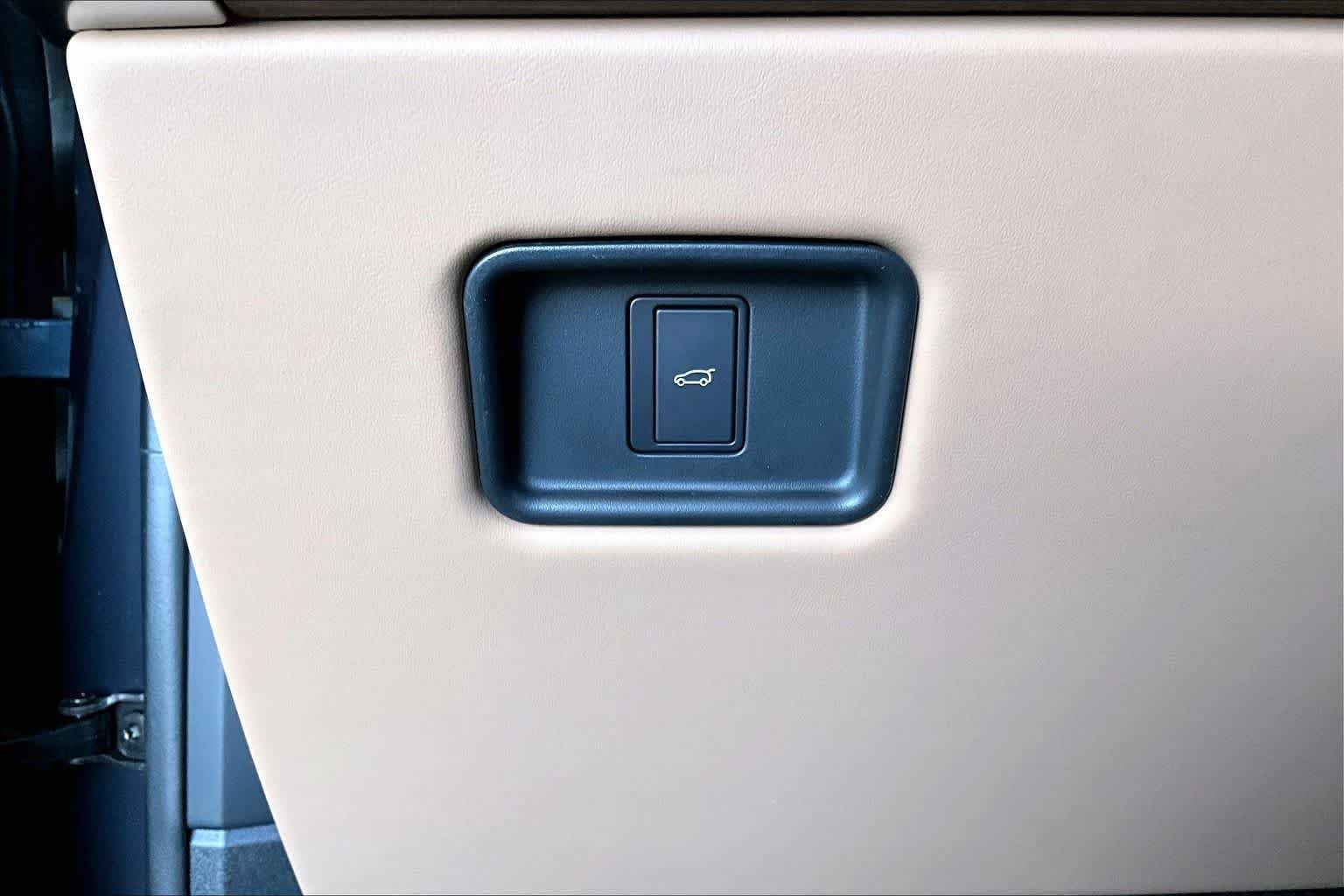 New 2026 Varesine Blue Metallic Land Rover SE image 19