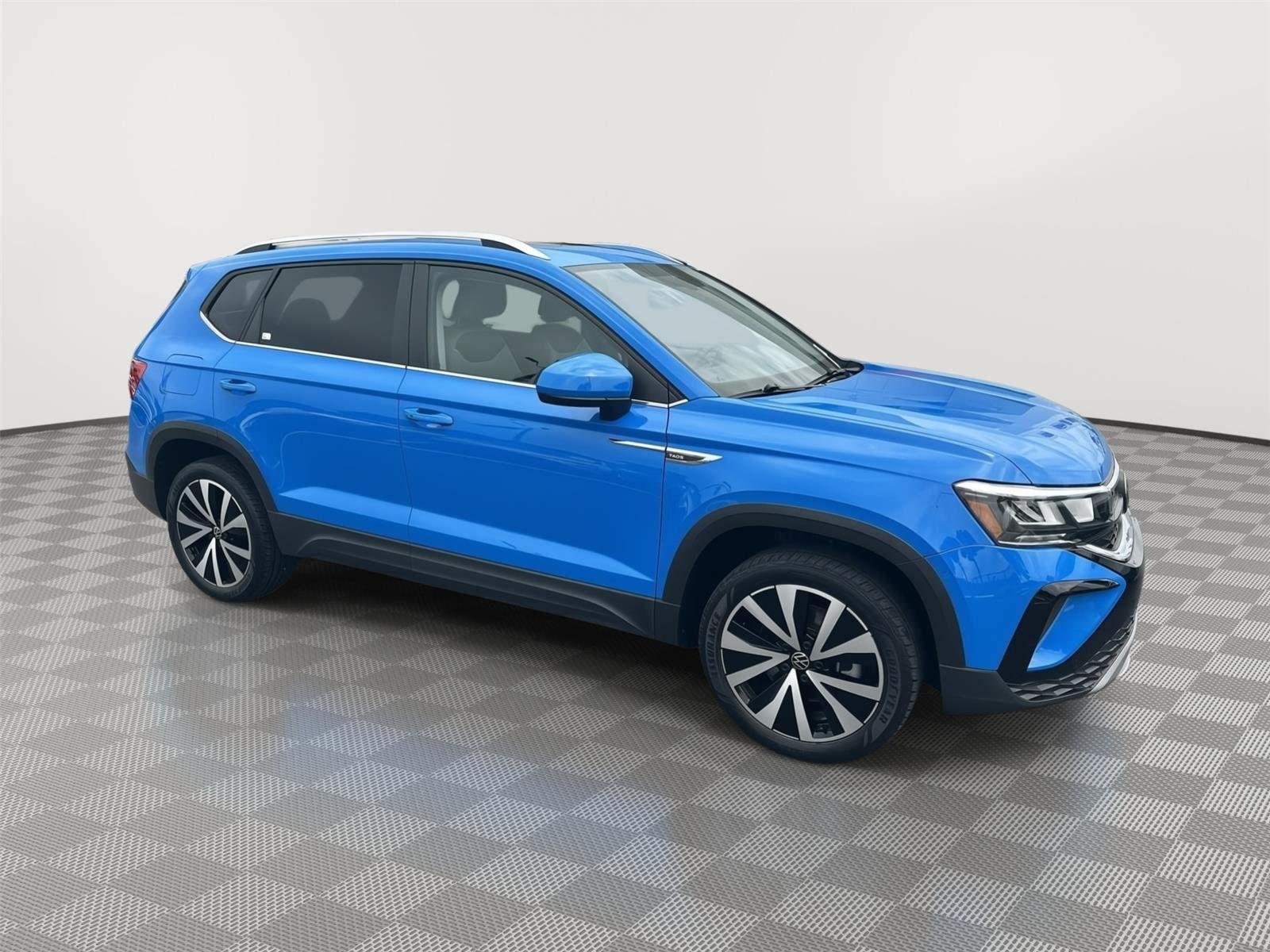 Used 2023 Cornflower Blue Volkswagen SE image 3