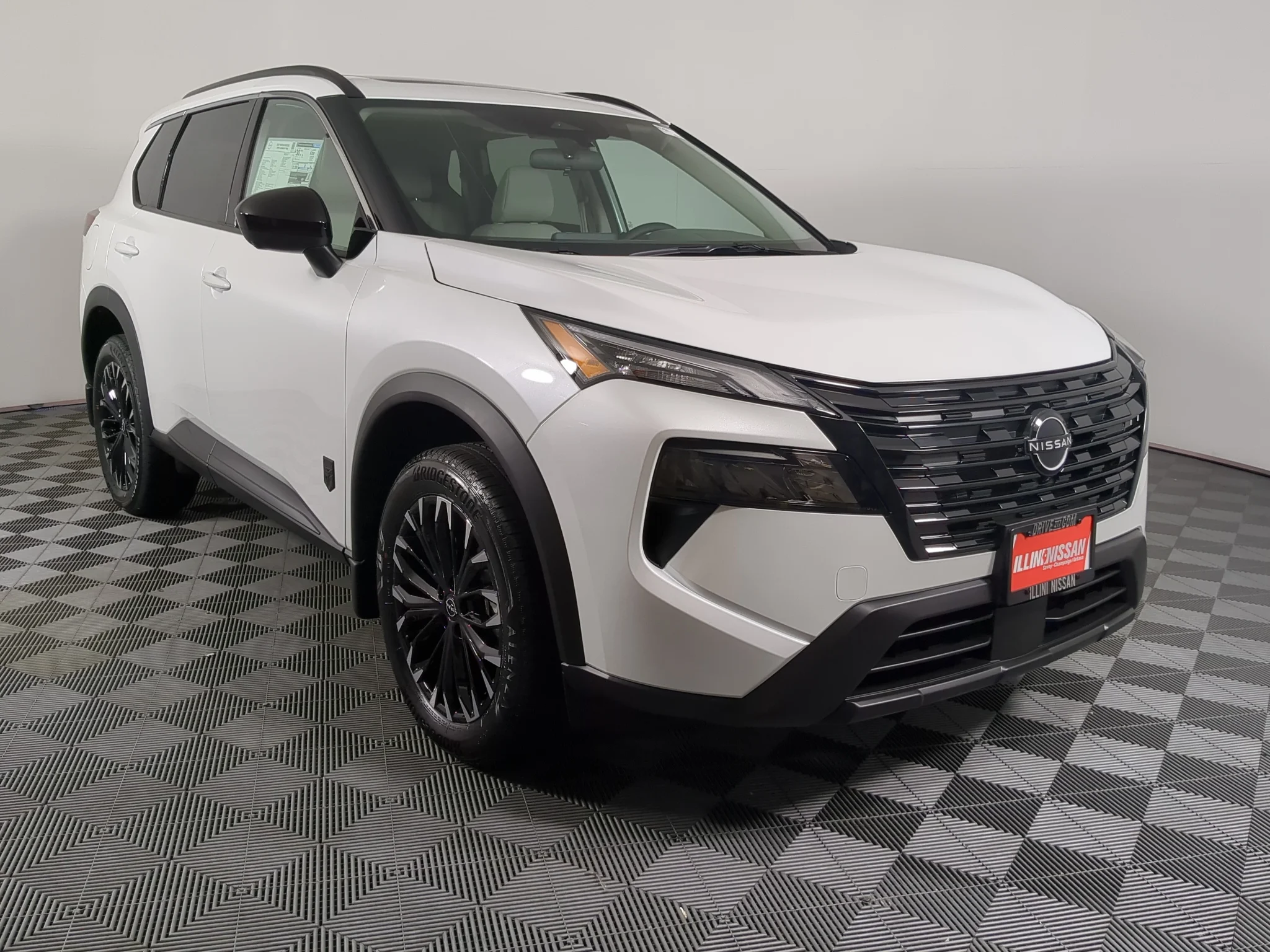 New 2027 Everest White Pearl Tricoat Nissan SV image 1
