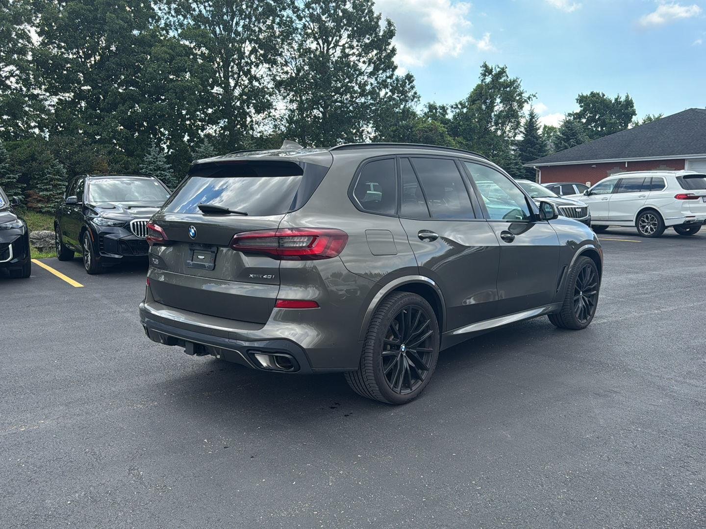 Certified Used 2023 Manhattan Green Metallic BMW xDrive40i image 3