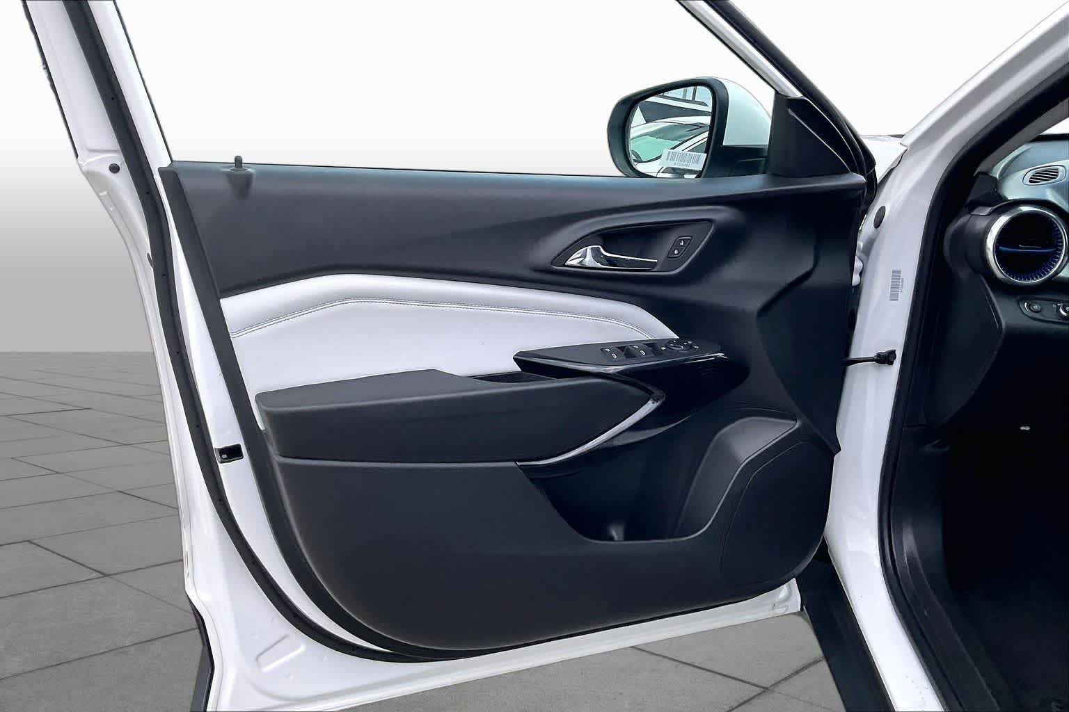 2025 Chevrolet Trax LT - Photo 21