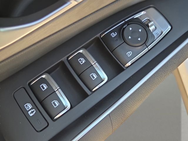 New 2026 White Kia X-Line EX image 5