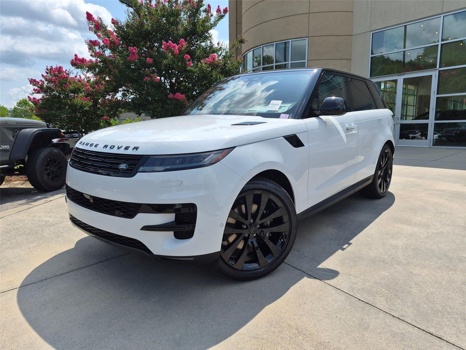 New 2026 Fuji White Land Rover SE image 1