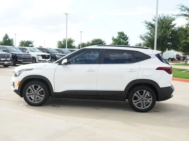 Used 2023 White Kia S image 6