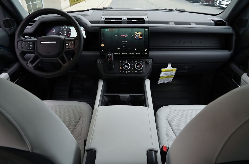 New 2026 Tasman Blue Land Rover X-Dynamic SE image 9