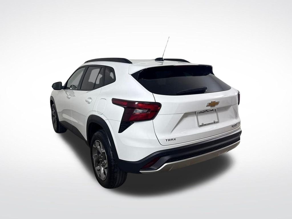 Used 2025 White Chevrolet LT image 7