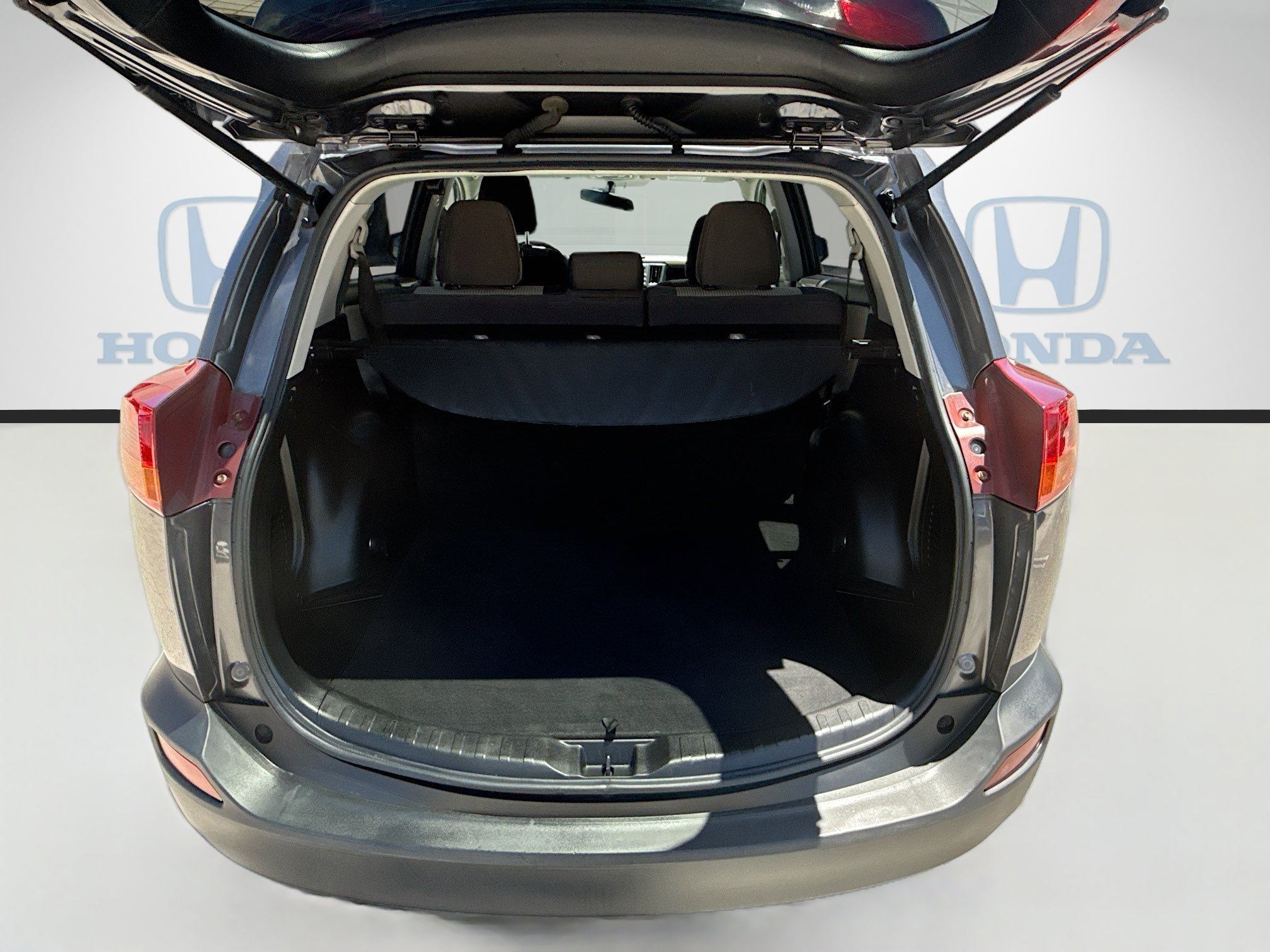 Used 2015 Magnetic Gray Metallic Toyota LE image 25