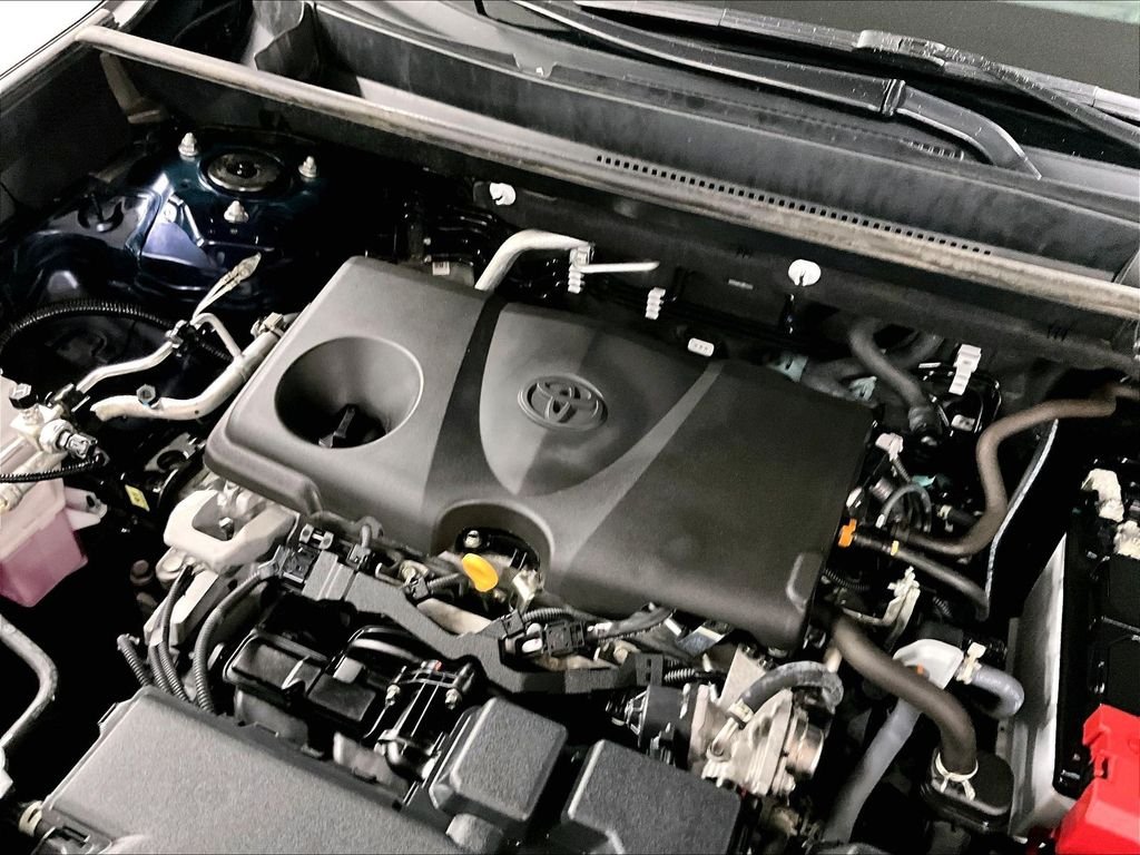 Used 2025  Toyota XLE image 33