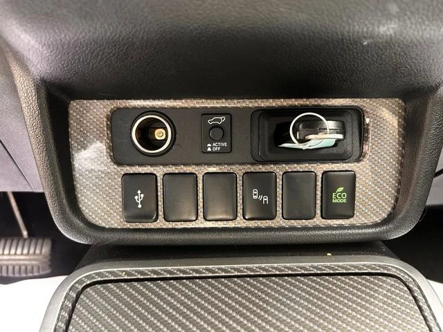 Used 2022  Mitsubishi  image 27
