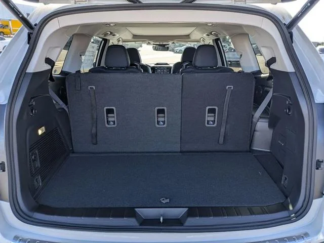 New 2026 CRYSTAL WHITE PEARL Subaru Limited 7-Passenger image 34