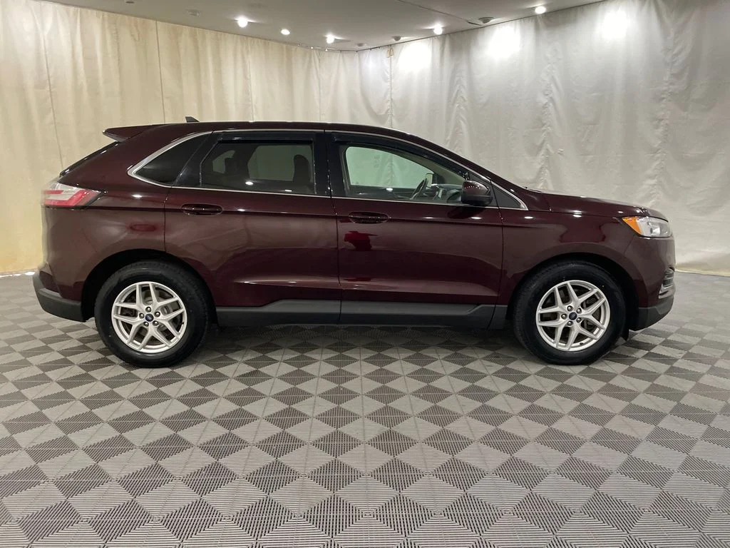 Used 2021 Burgundy Velvet Metallic Tinted Clearcoat Ford SEL image 4