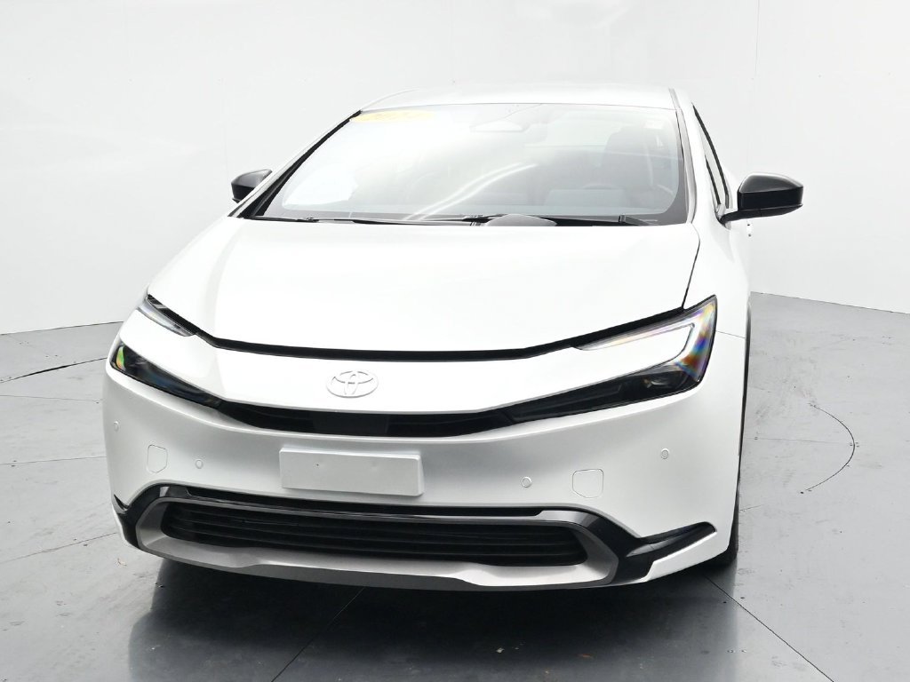 Used 2024 Beige Toyota XLE image 3