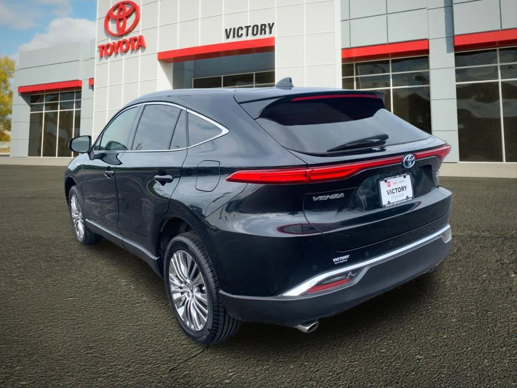 Used 2021 Black Toyota XLE image 5