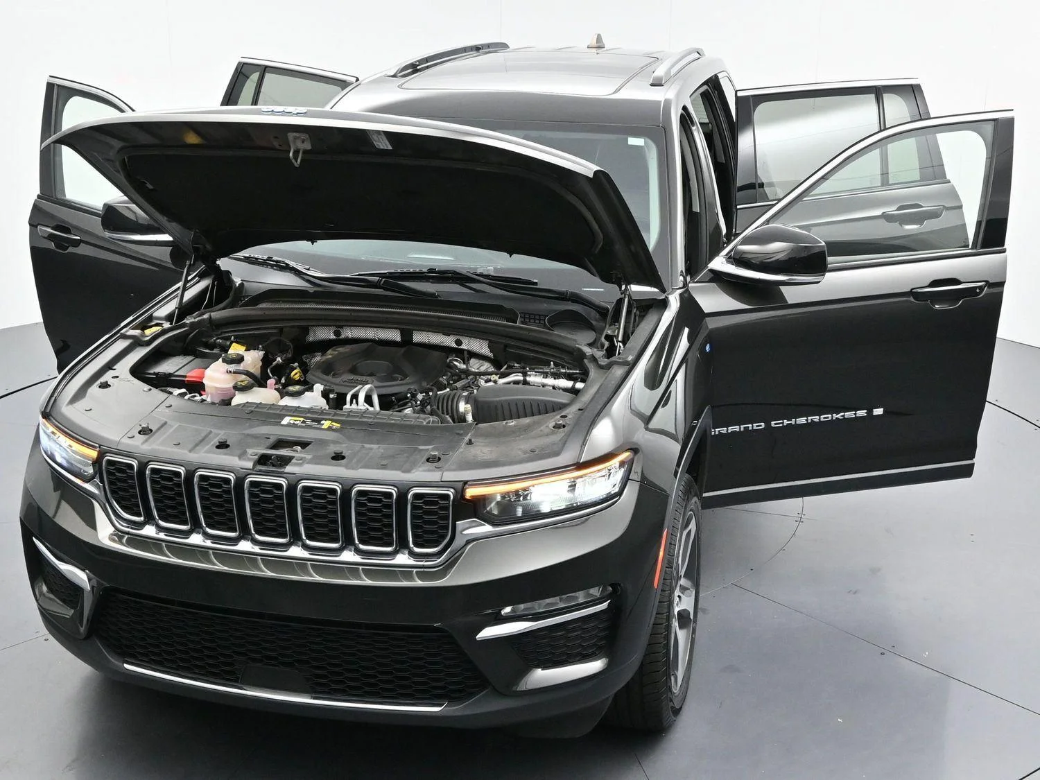 Used 2023 Rocky Mountain Pearlcoat Jeep 4xe image 45
