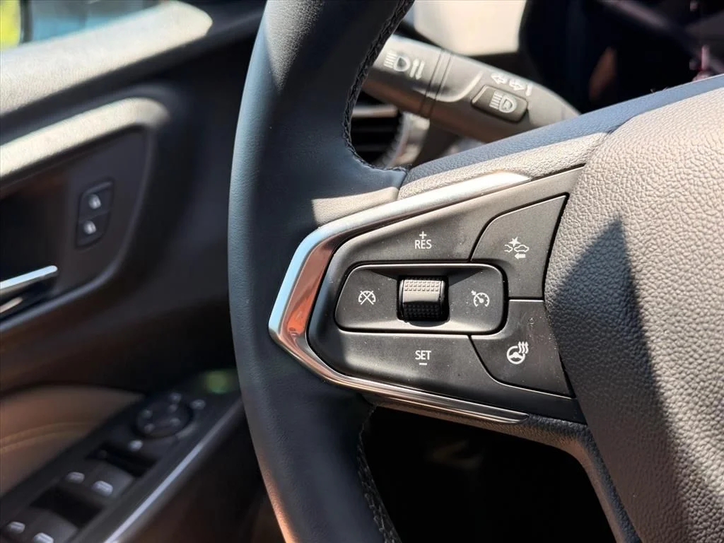 Used 2025 Blue Chevrolet ACTIV image 18