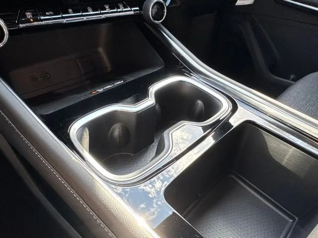New 2027 White Chevrolet LT image 29