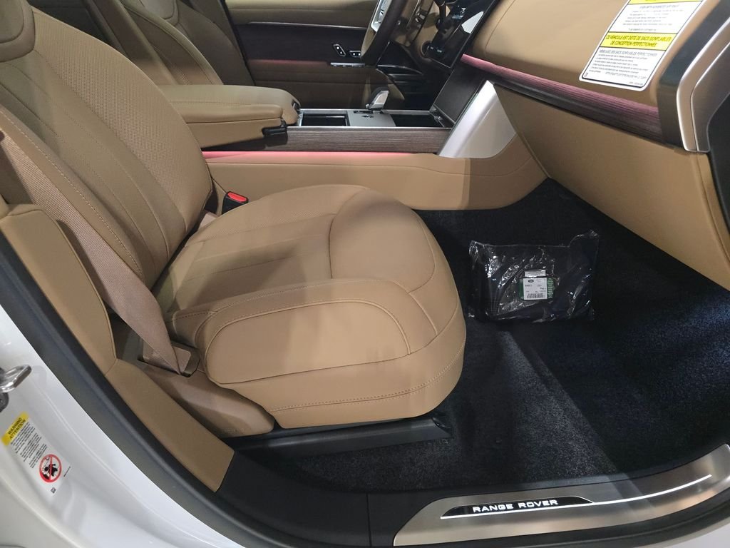 New 2026 Fuji White Land Rover SE image 25