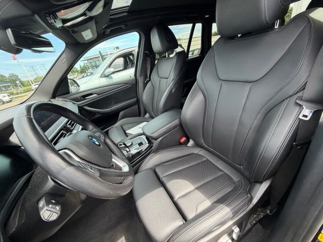 Used 2023 Black BMW xDrive30i image 10