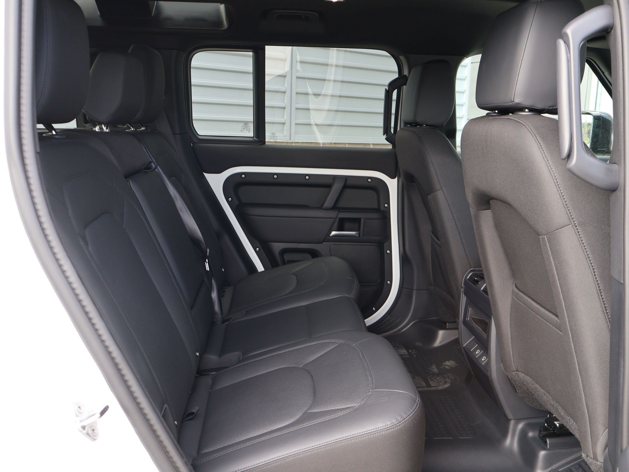 Used 2025 Fuji White Land Rover 110 P300 S image 30