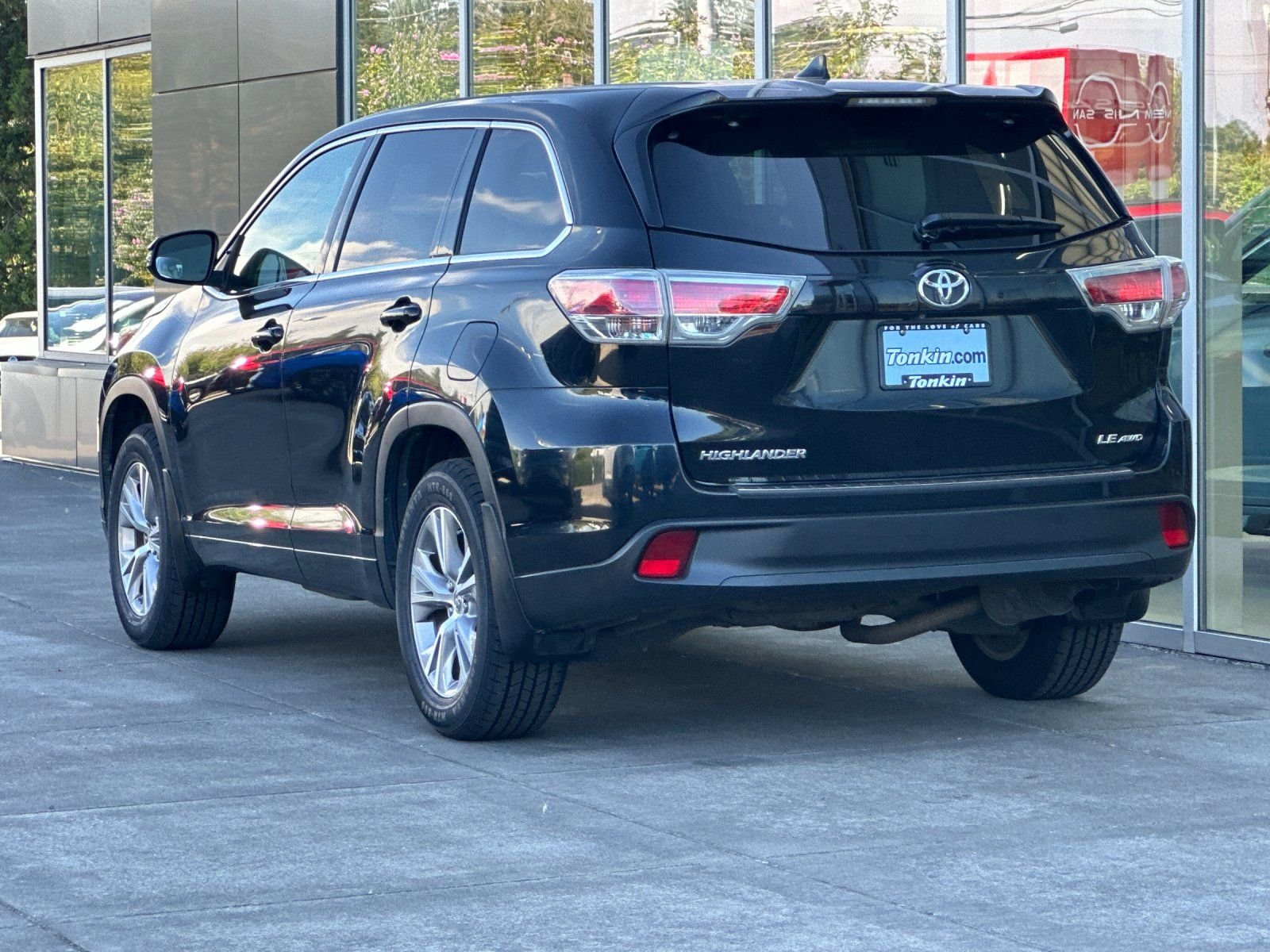 Used 2015 Attitude Black Metallic Toyota LE Plus V6 image 5